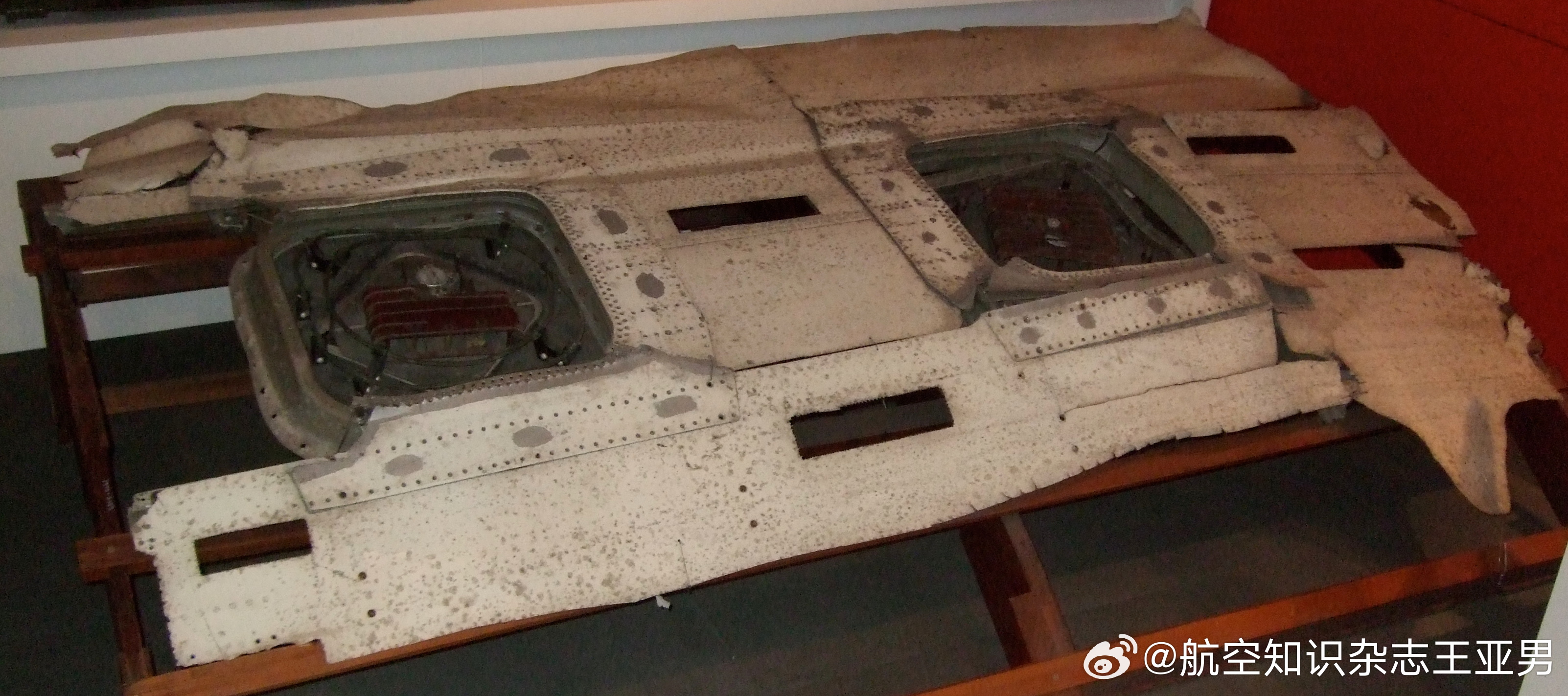 世界第一架投入运营的喷气式客机“彗星”服役后不久，就接连发生了空中解体事故，机上