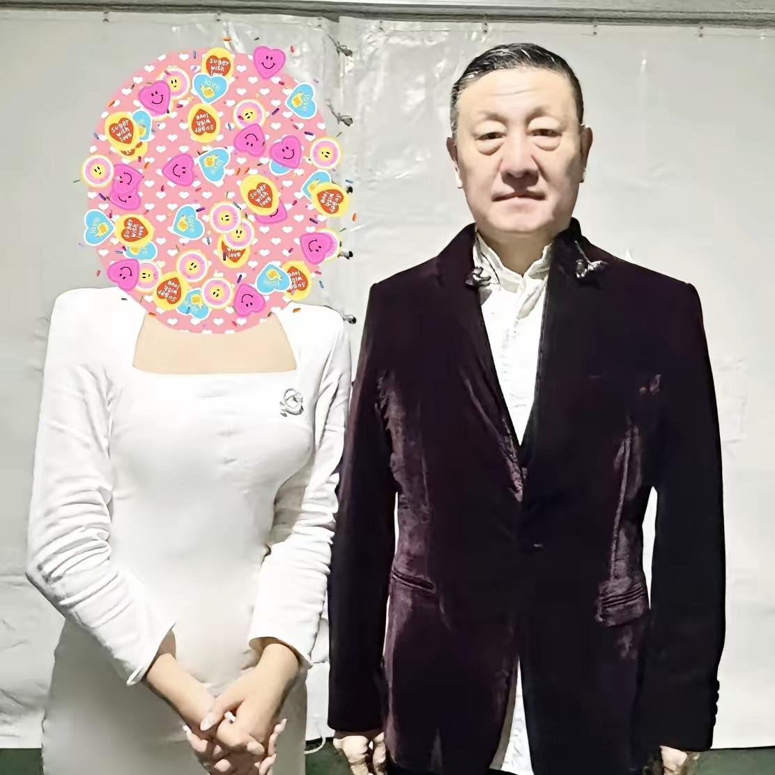 我敢打包票，这女的对韩磊是真爱！
 
不是说她为韩磊生孩子，而是她跟韩磊要的钱，