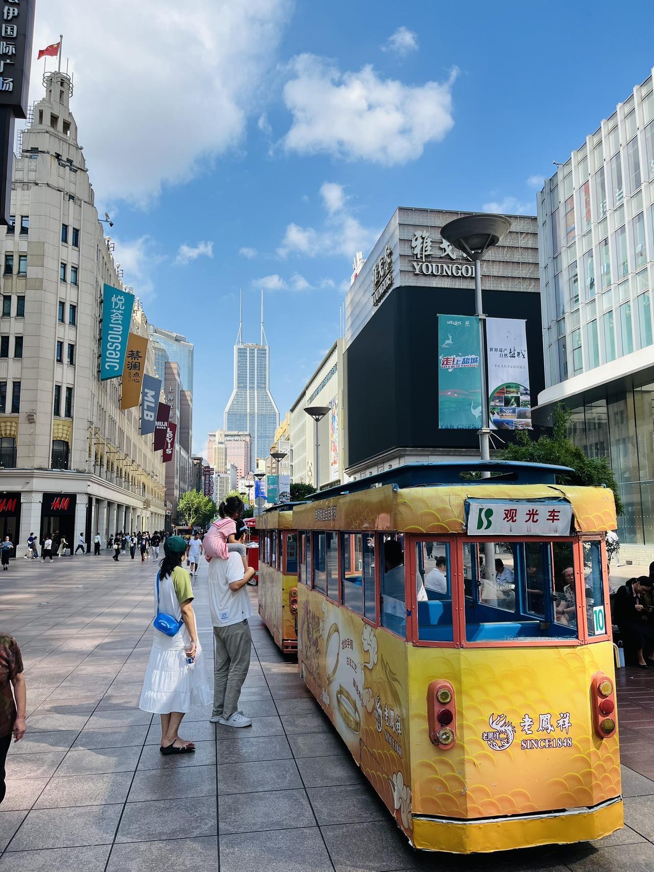 逛完上海才懂：真正的霸气，是让普通人活得体面！
 
作为跑遍大半个中国的北京人，