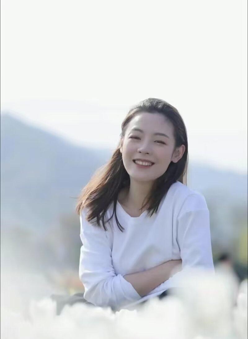 clj陈丽君 

世界上最好看的人在我眼睛里，不信你看『全世界最好的陈丽君』
