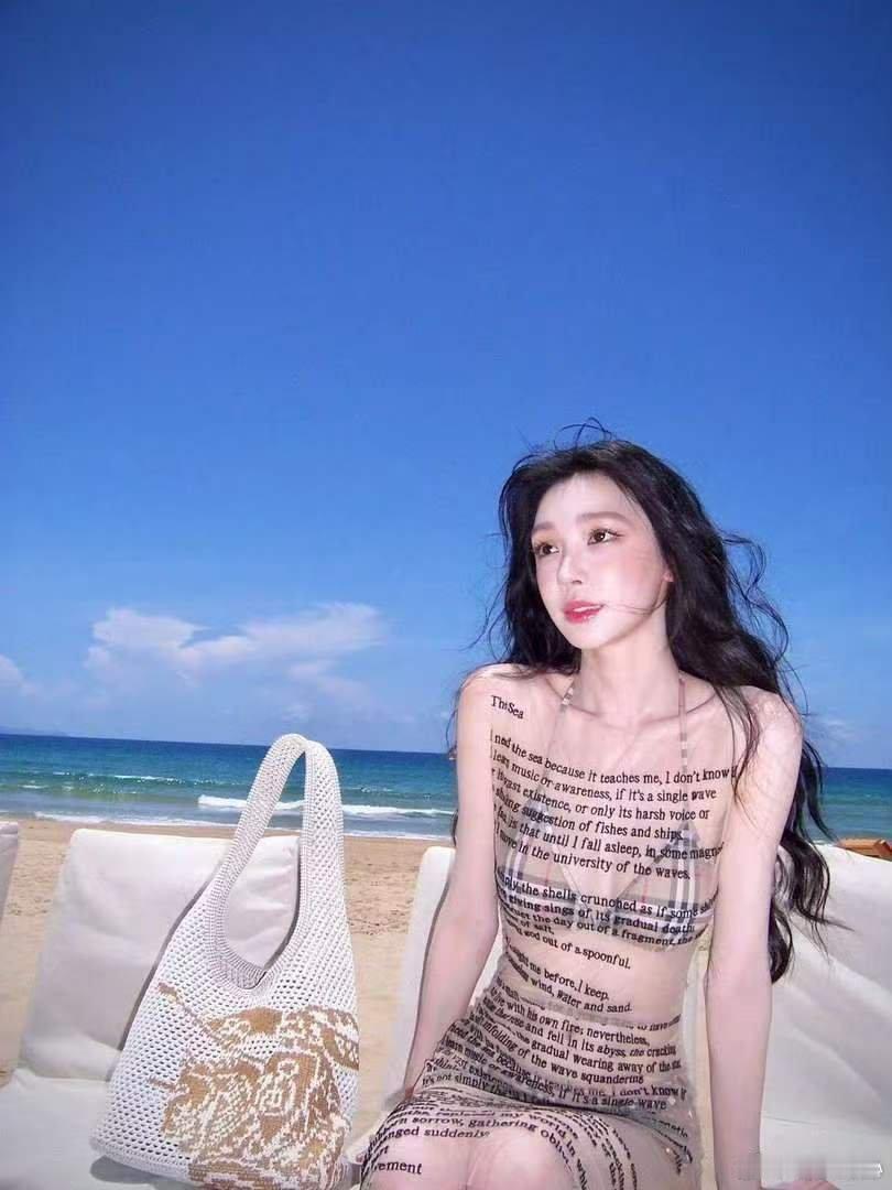 易梦玲自曝腰围53cm  易梦玲真的特别自律啊  拍照这么出片是因为瘦吗 
