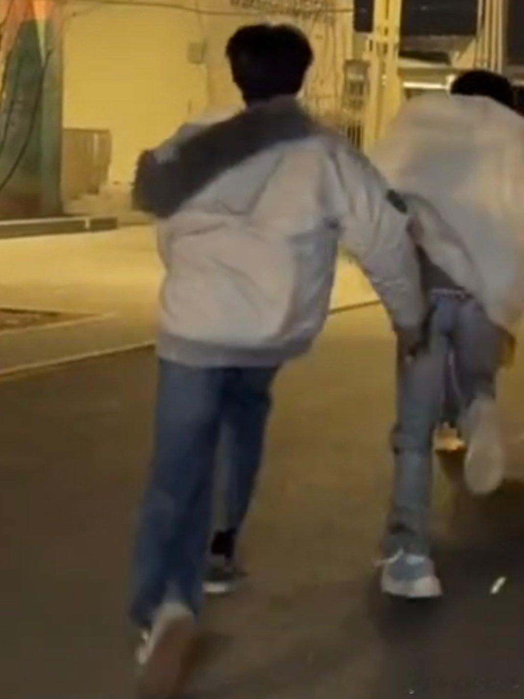 我妹妹咋跑的乱七八糟的🤲🏽张极05后第一男歌手 ​​​