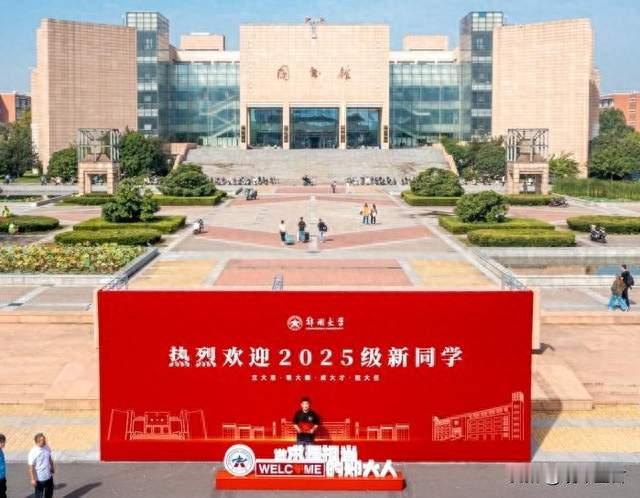 拼尽全力跳出平凡！家族首个211大学生，看哭无数普通家庭