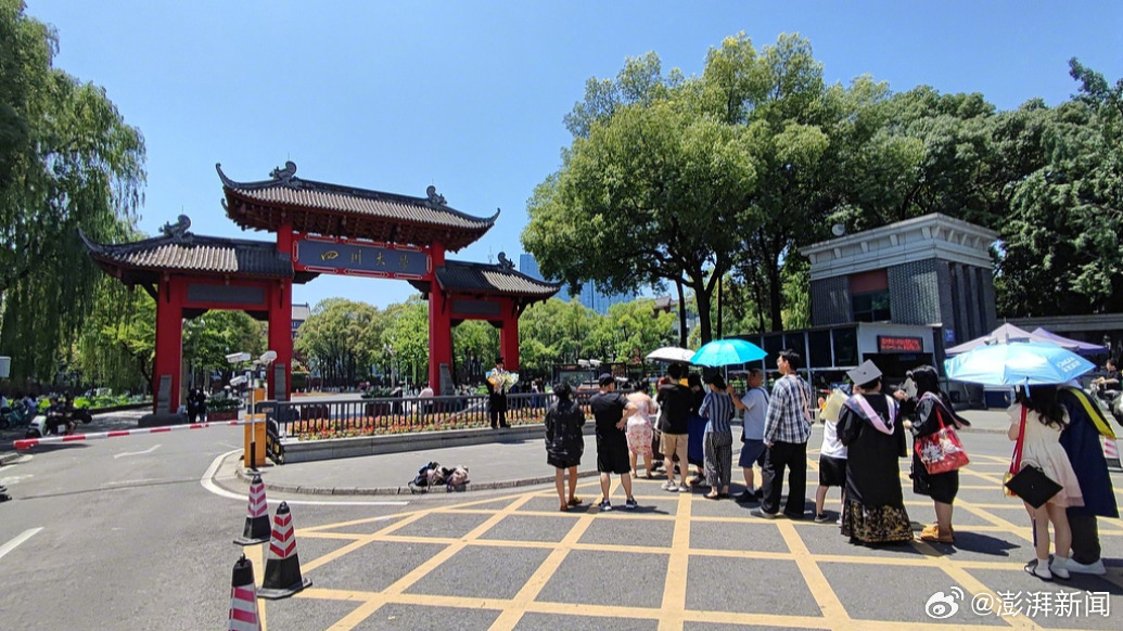 社会 【：对校外无差别开放易引发问题】网友质疑四川多所高校进校需预约，怀念往日自