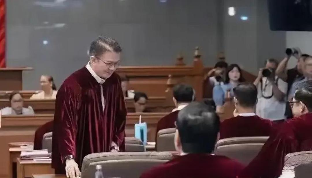 菲律宾参议院刚上演大戏，华裔张侨伟3天逆袭上位，卡耶塔诺椅子还没坐热就被架空！