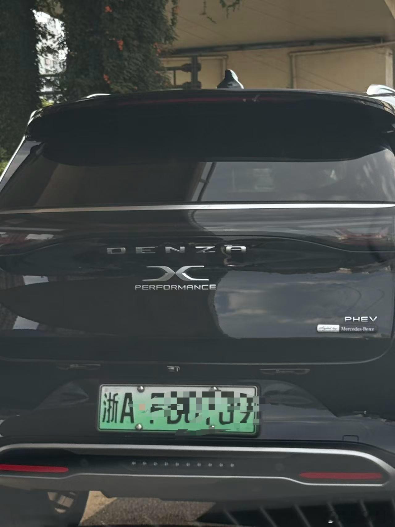 这是什么车？是腾势 X 嘛 ​​​