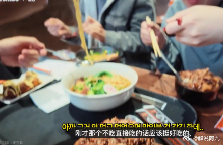 HLE这五个人还是人类吗？午饭一顿吃不饱，去第二个午餐点吃了第二顿。Theshy