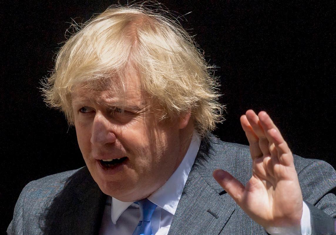 英国新任首相伯纳姆第一通对外电话打给了谁？不是美国总统特朗普，不是法国总统马克龙