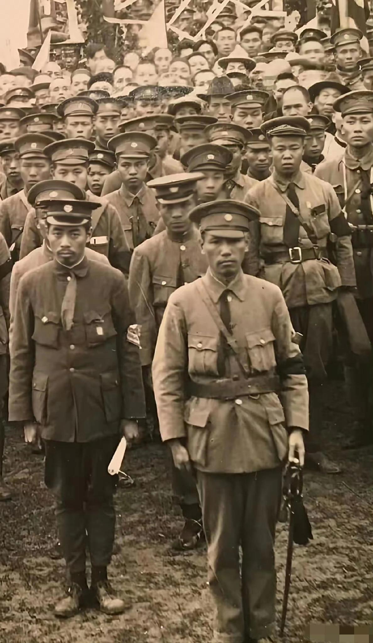 1925年东征悼孙：黄埔师生的悲壮时刻
 
1925年，广东东征前线硝烟未散，孙