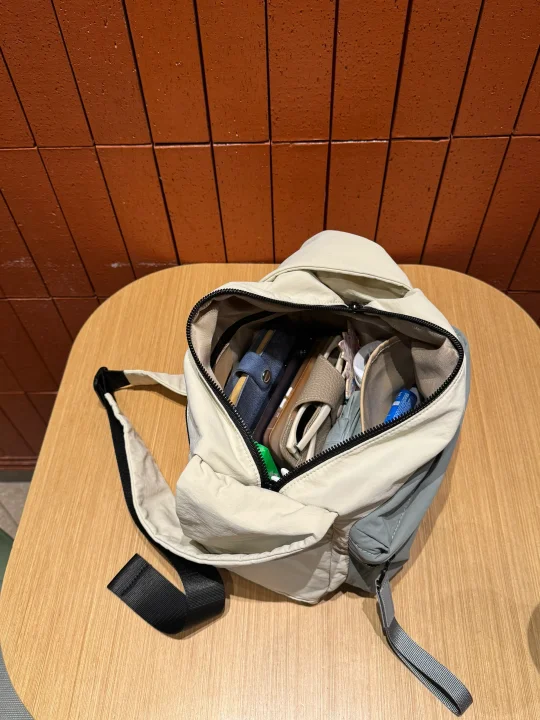 没有一个口袋是多余的！敲适合通勤的斜挎包