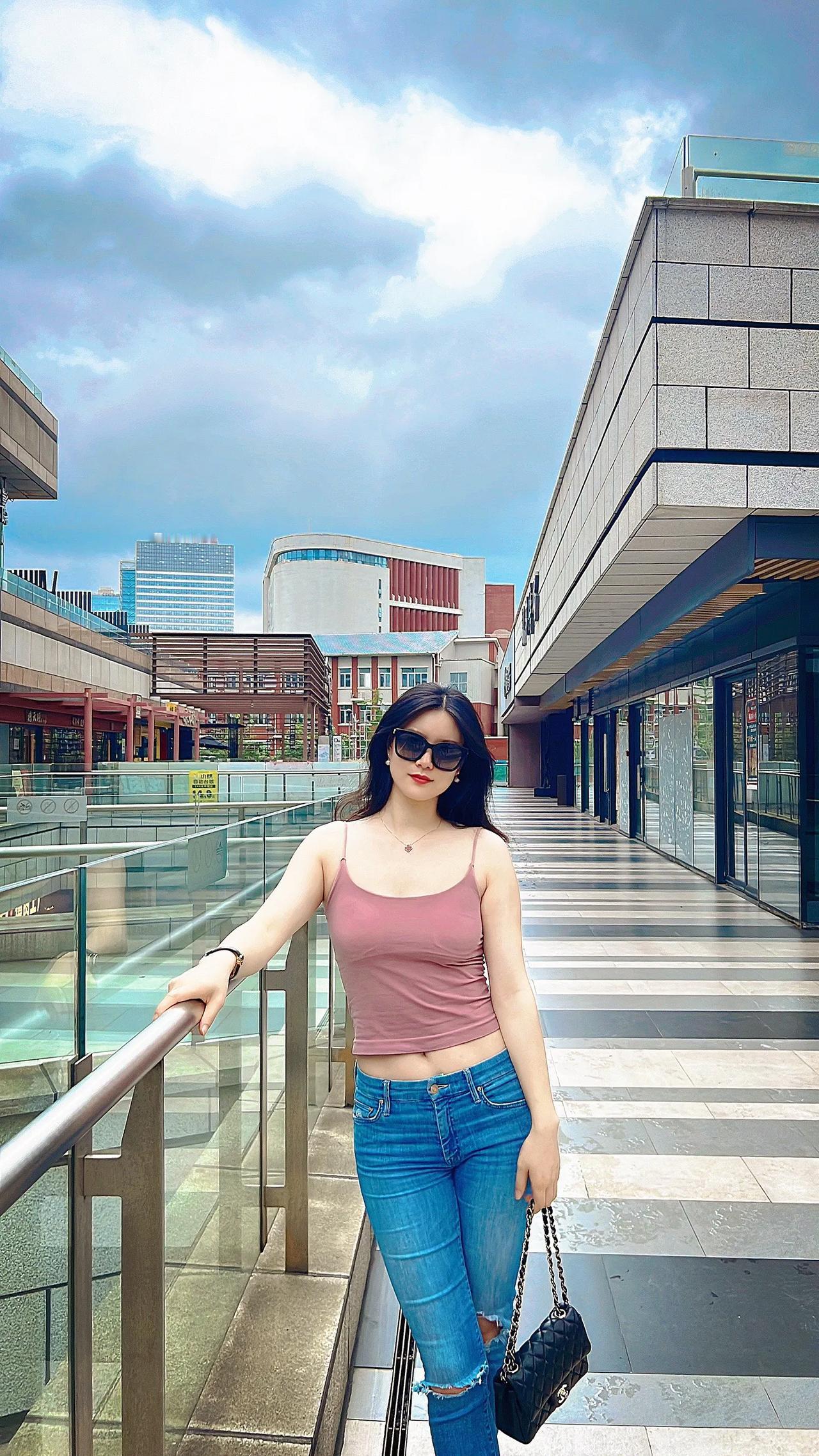 #为什么那么多人选择穿牛仔裤?#