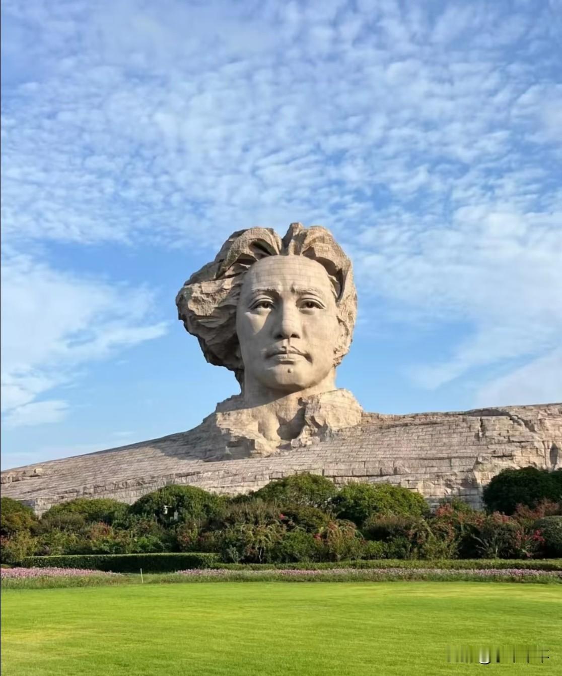 年轻人，更崇拜毛主席！
我们这一代，6070后，经历过那个火红的年代，我们也坚信