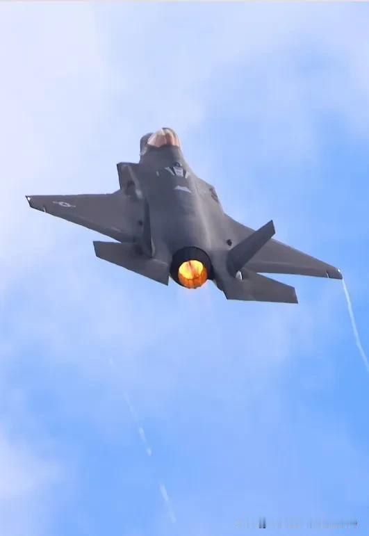 美军F-35A在琉球群岛集结转移时突发失联，生死未卜！
 
当地时间2026年1