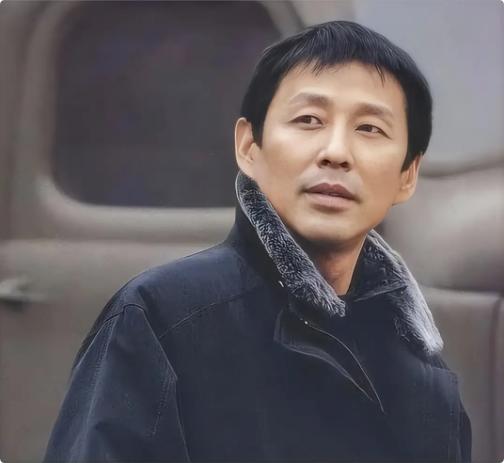 陈道明说得很现实：
“女人必须现实一点，
没有任何一个男人
跟你结婚是为了给你幸