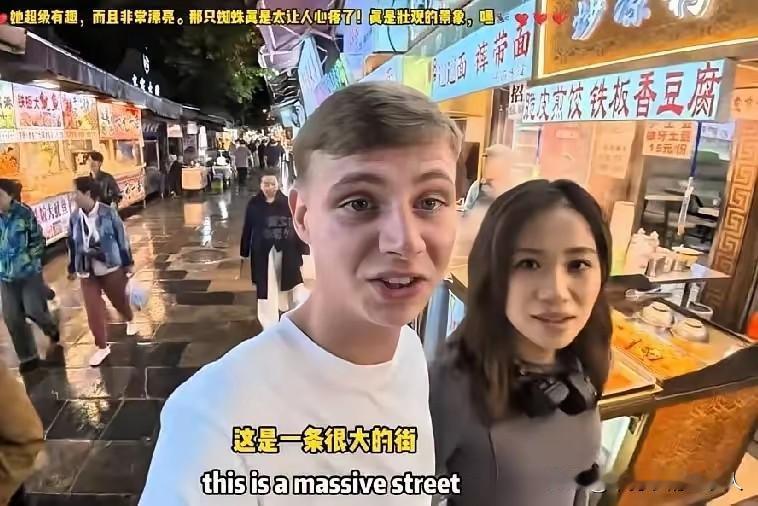 大家先别急着骂了。很多人没意识到，源源不断的指责声，恰恰正中那两个人的下怀，反而