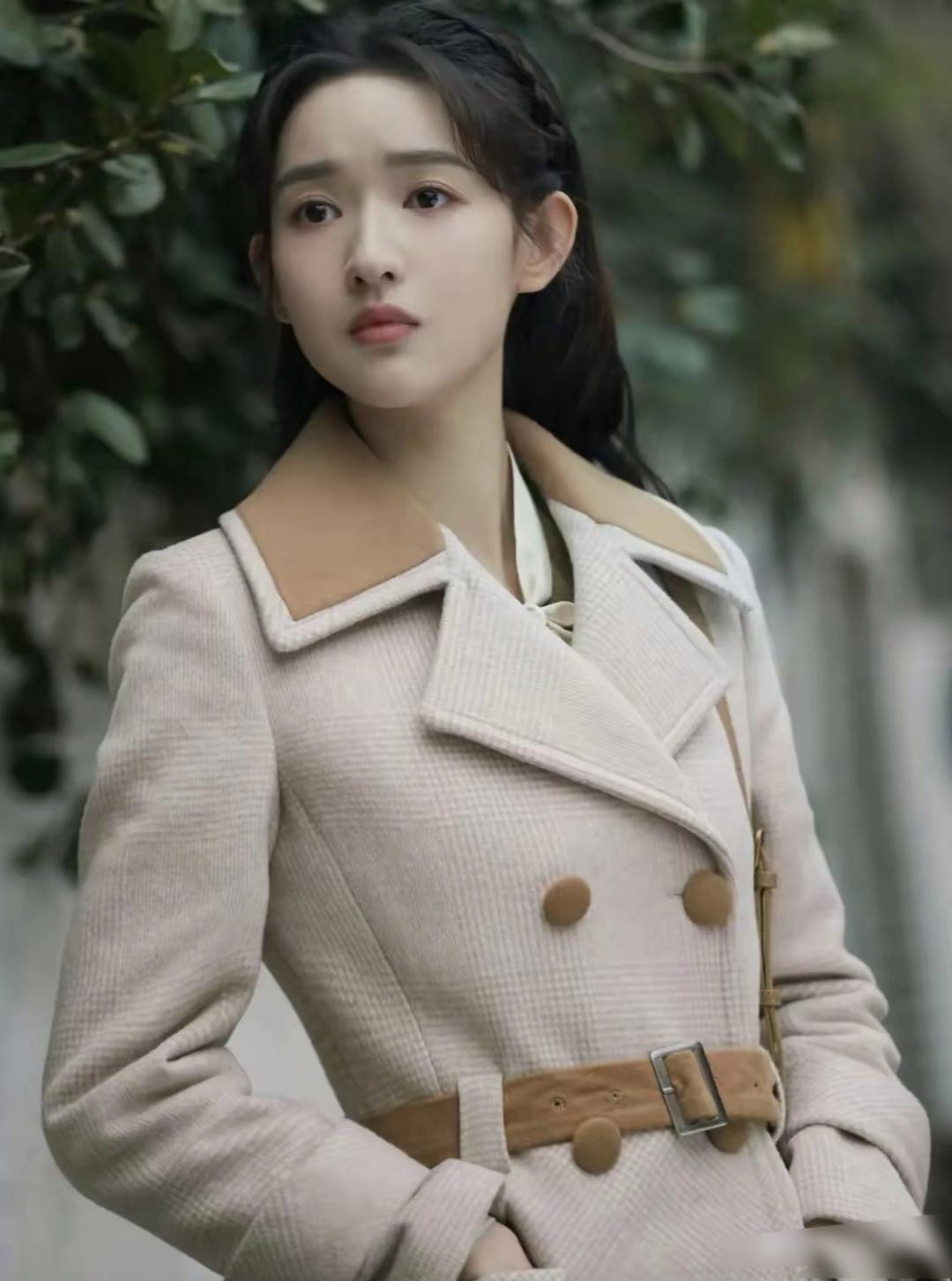 恕我脸盲，她两真的很像！图一图二是王玉雯，图三图四是吕一 ​​​