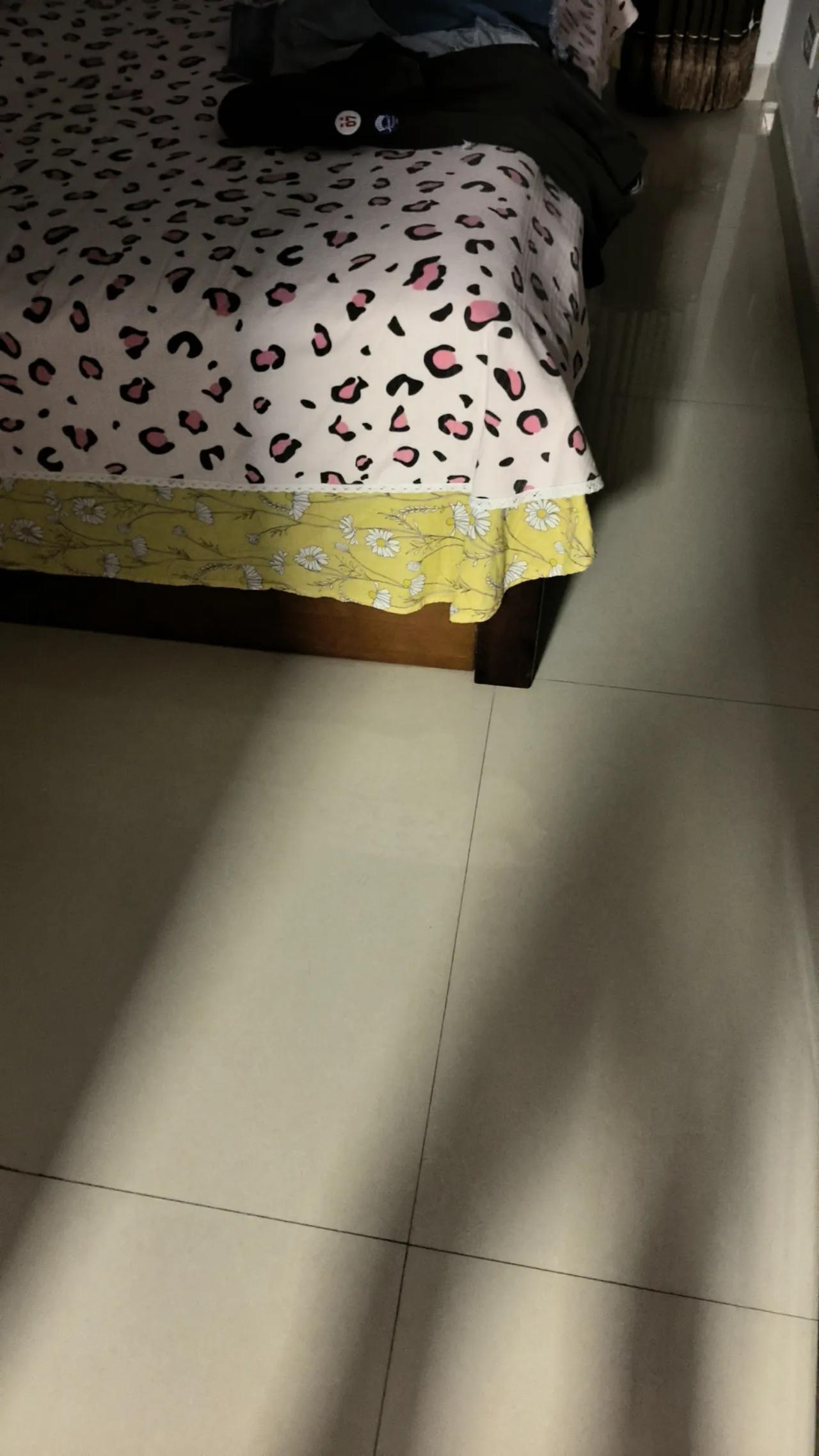 今天早上，陪着一家三口在呼和浩特市金川开发区看了一套房子，这套房子96平米，是步