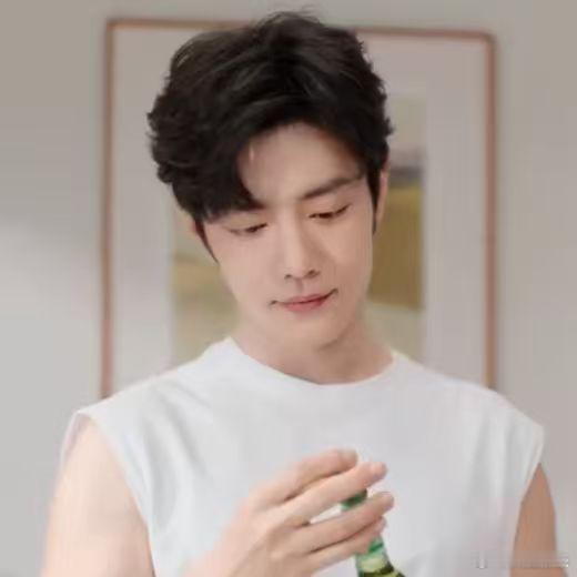 肖战白色无袖清爽感肖战六度开启新爽感肖战白色无袖清爽感，肖战六度开启新爽感，跟着