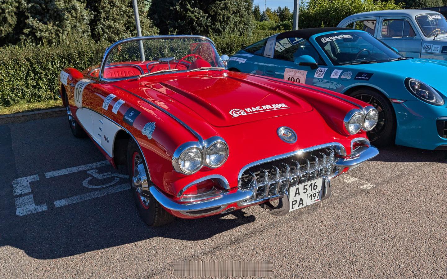 Chevrolet Corvette  / AC CobraPontiac Ch