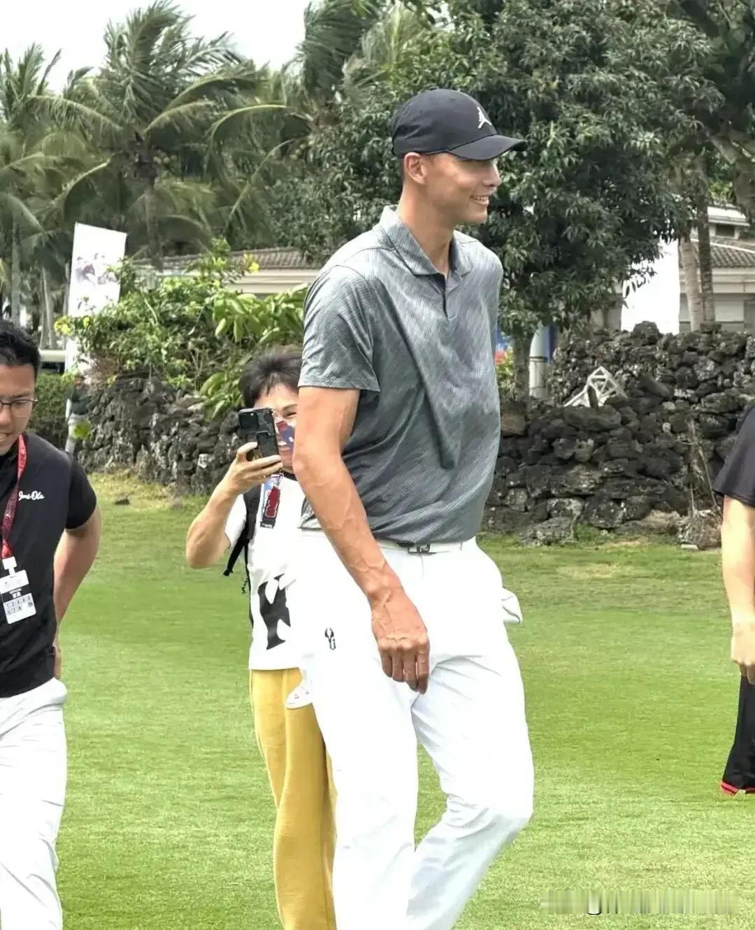 易建联重返广东男篮绝对是意义大于实际，易建联名下企业众多本人不缺钱，易建联是那种