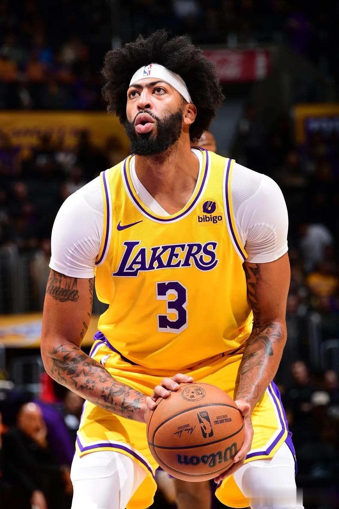 NBA常规赛，国王125-110湖人，浓眉9+9詹姆斯28+10+11，不得不承
