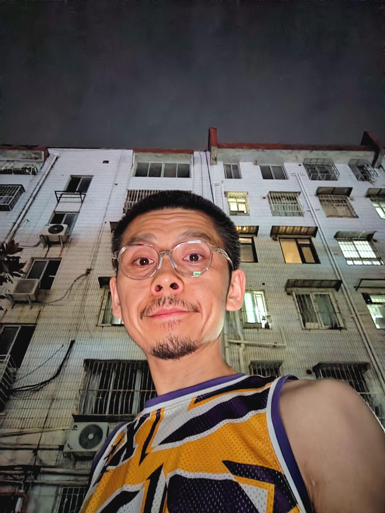 精心炮制的谎言和诚心实意的真话，人们往往更愿意相信前者！夏安慰 情感共鸣