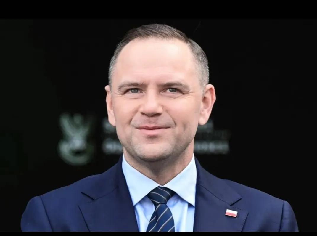 外媒嘲笑中国“怂” ，外国人都在嘲笑中国“境外一截中国就改航道了！！还自称给波兰