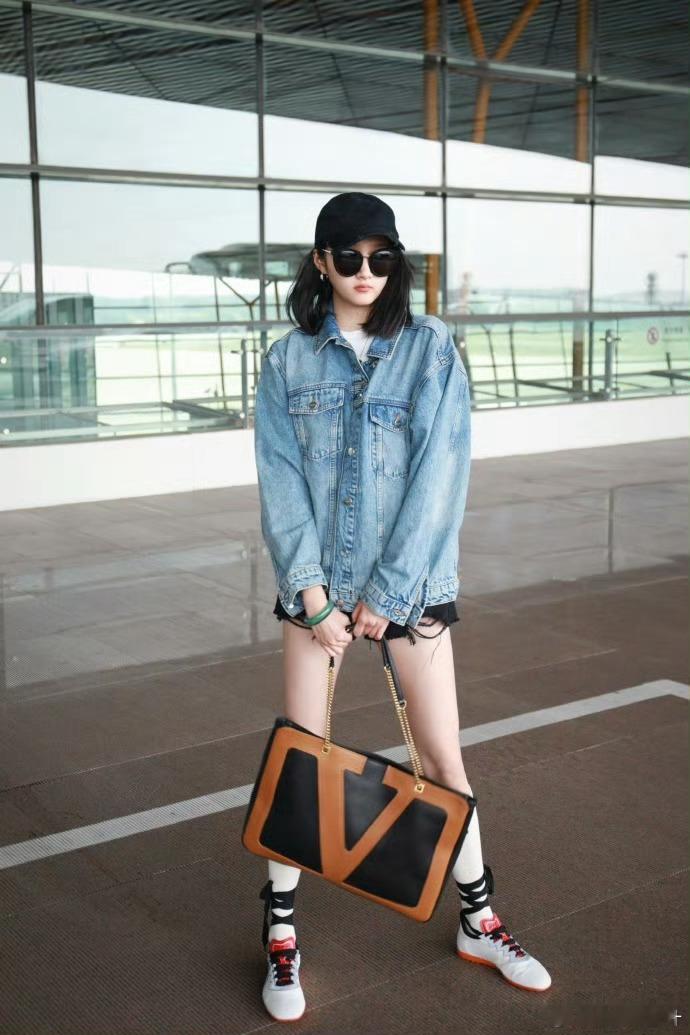 #关晓彤芭蕾运动鞋#芭蕾运动鞋，腿长怎么穿都好看 ​​​