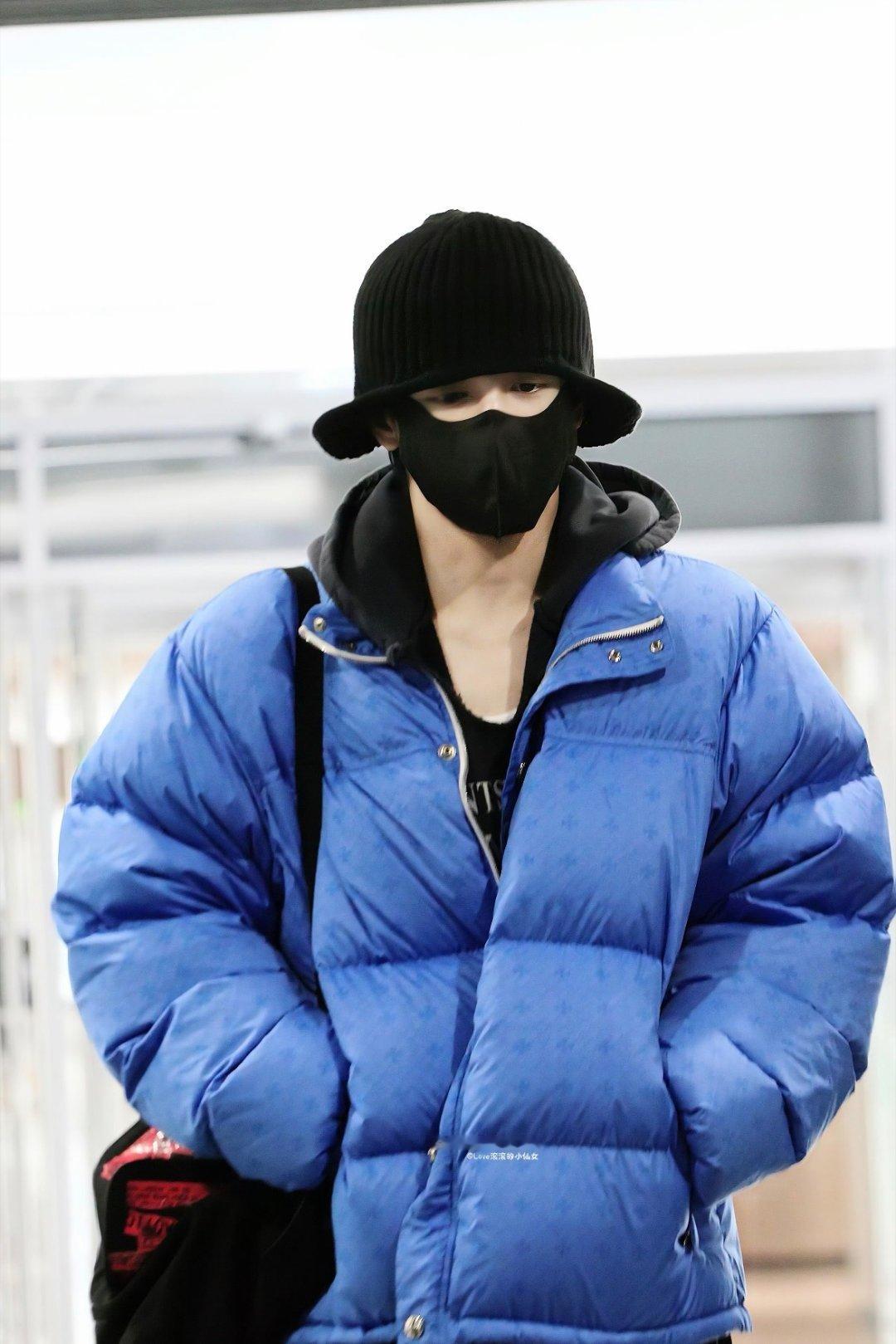 曾舜晞 私服免检  被曾舜晞的巴黎私服帅到了！all black造型简约不简单，