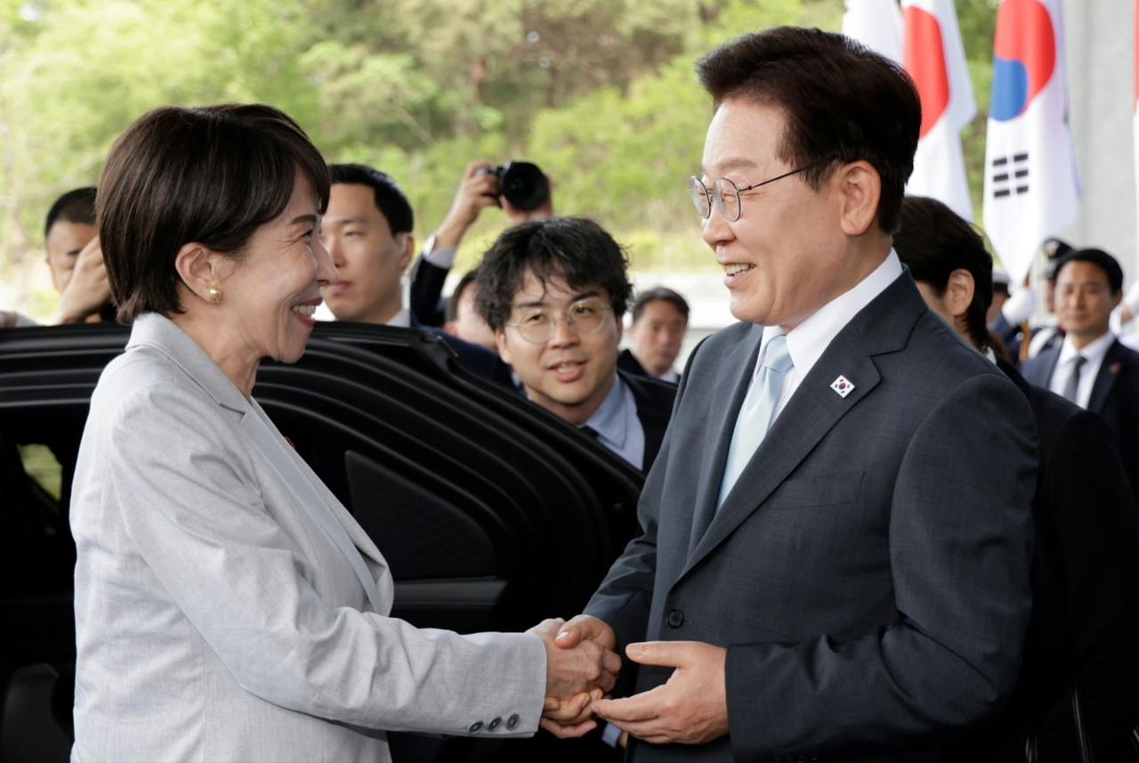 高市早苗邀李在明泡温泉，日韩网友同时炸了

5月19日，日本首相高市早苗跑到韩国