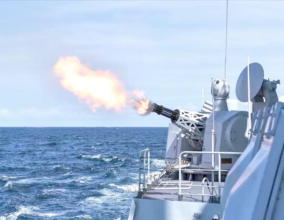 要想判断一个人是不是军事外行，问他对解放台湾的看法就够了。要是他一开口就说“导弹