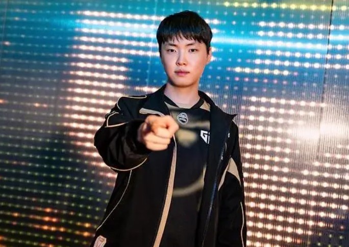 Chovy：在职业生涯中拿到了很多POM，觉得放发条会更好打