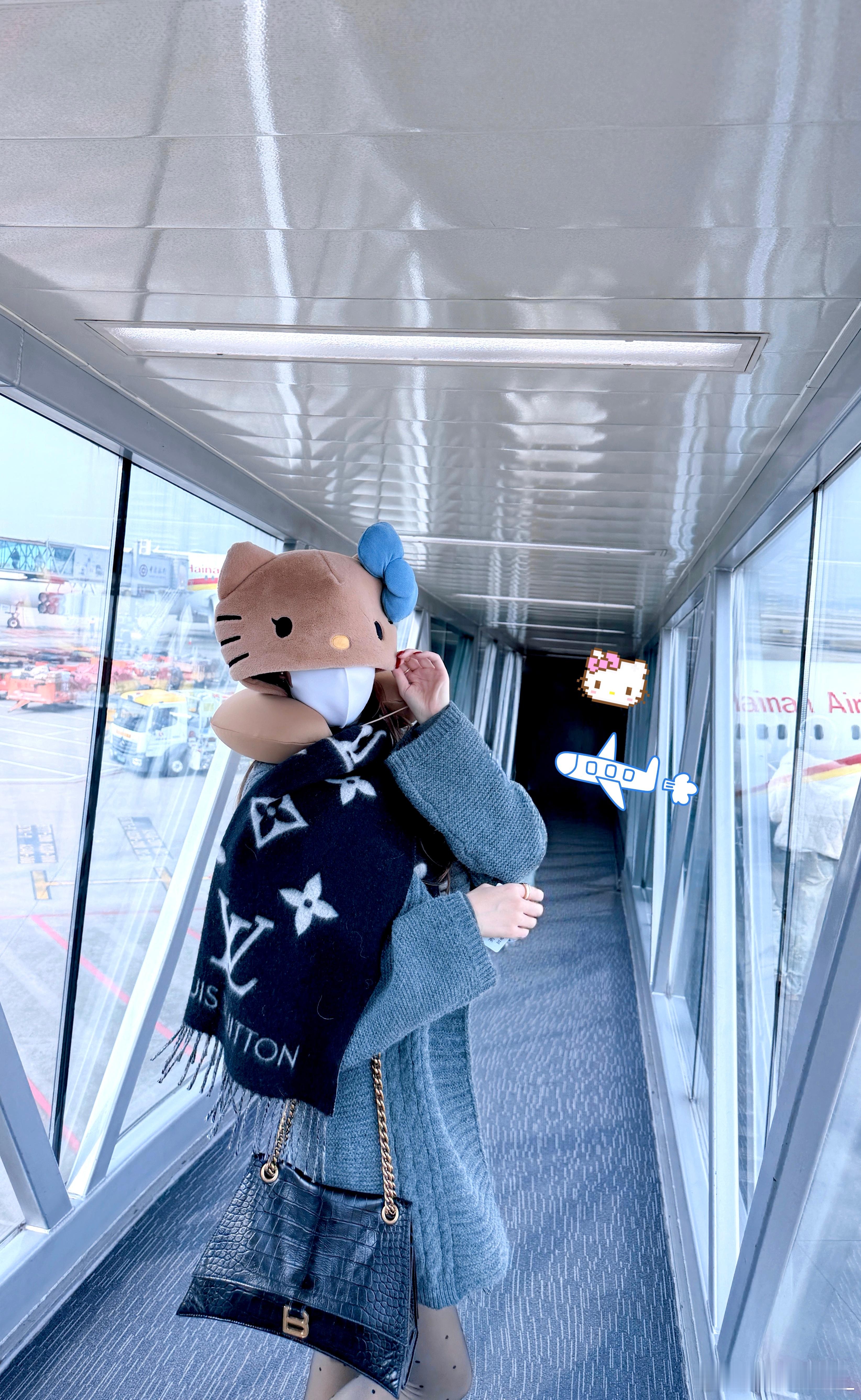 不要担心2小时和8公里以外的事🛫机场15连拍来啦 出发就是最开心的✌🏻我的日