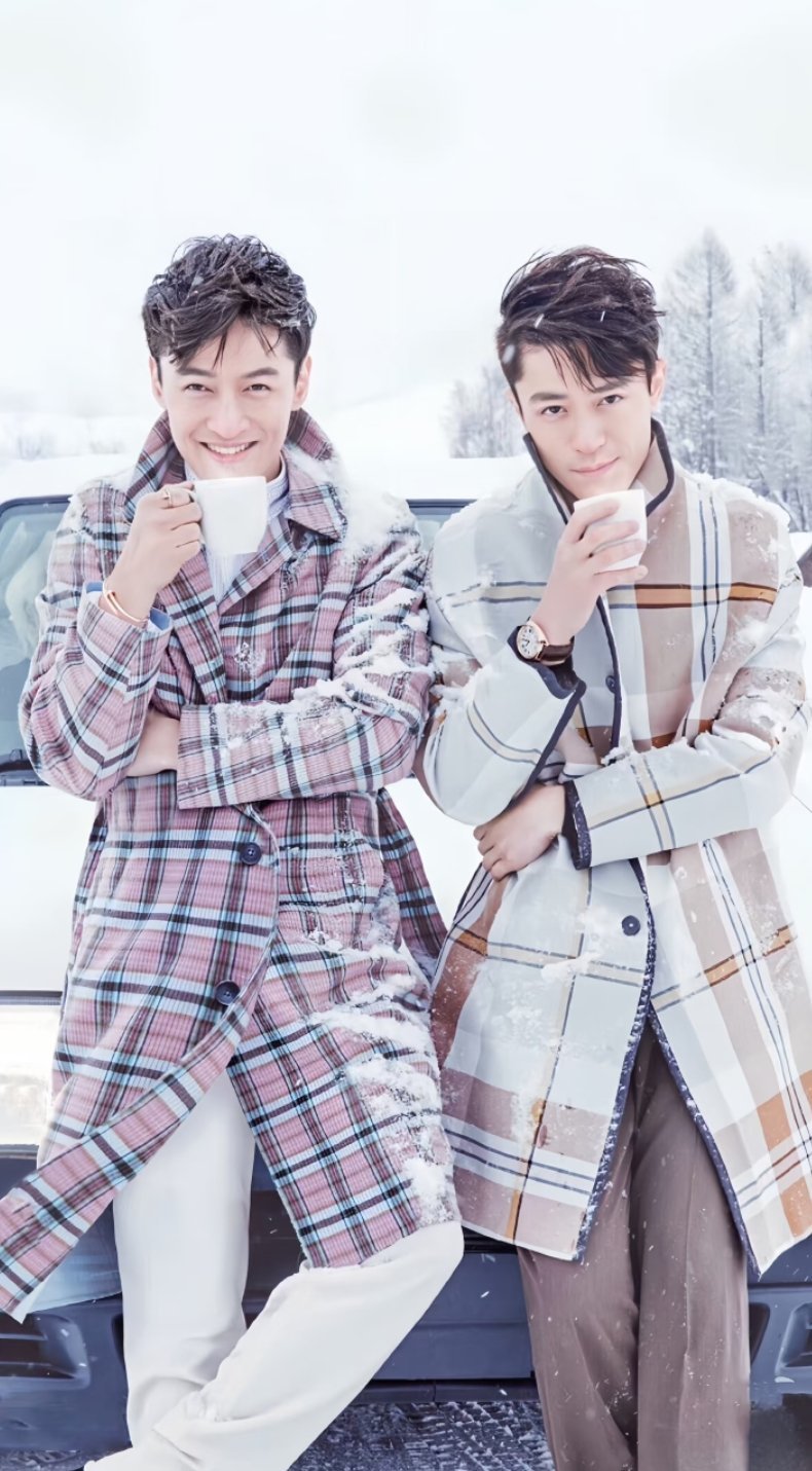 胡歌和霍建华的雪地神图～ ​​​