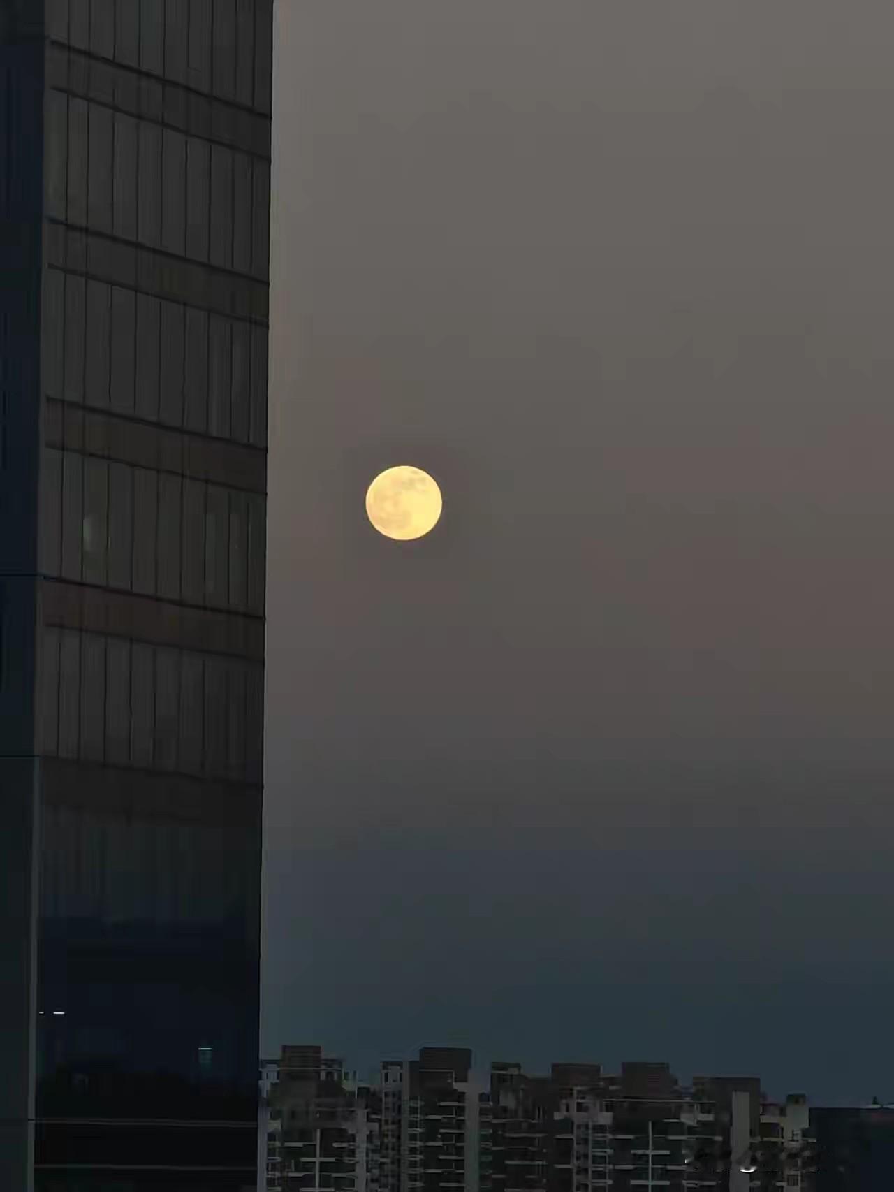 我最近才发现
深圳医保与广州医保的区别。
广州医保缴费高，有个人账户使用，没有区