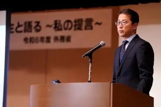 10月7日，日本外务省发言人北村俊博在记者会上公开提到一件事：中方外交部发言人此