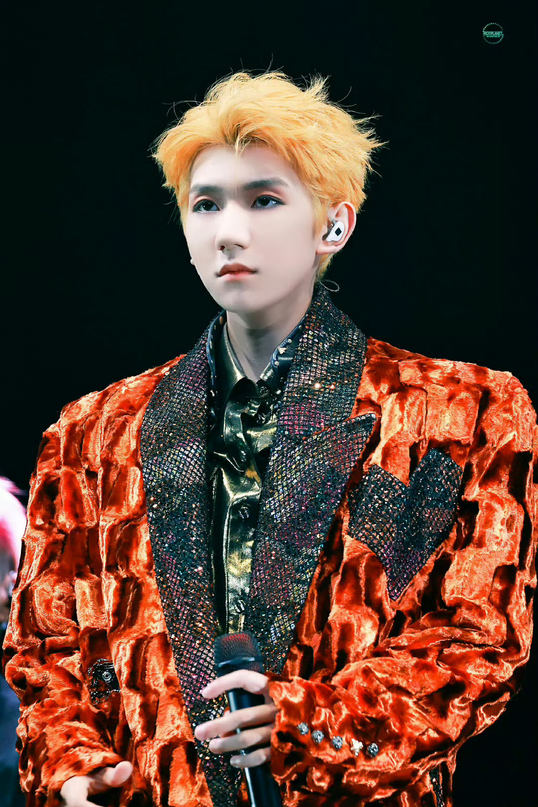 王源24岁正是搞事业的年纪 谁能想到小源已经出道十多年了哇，这一路从作词作曲的原