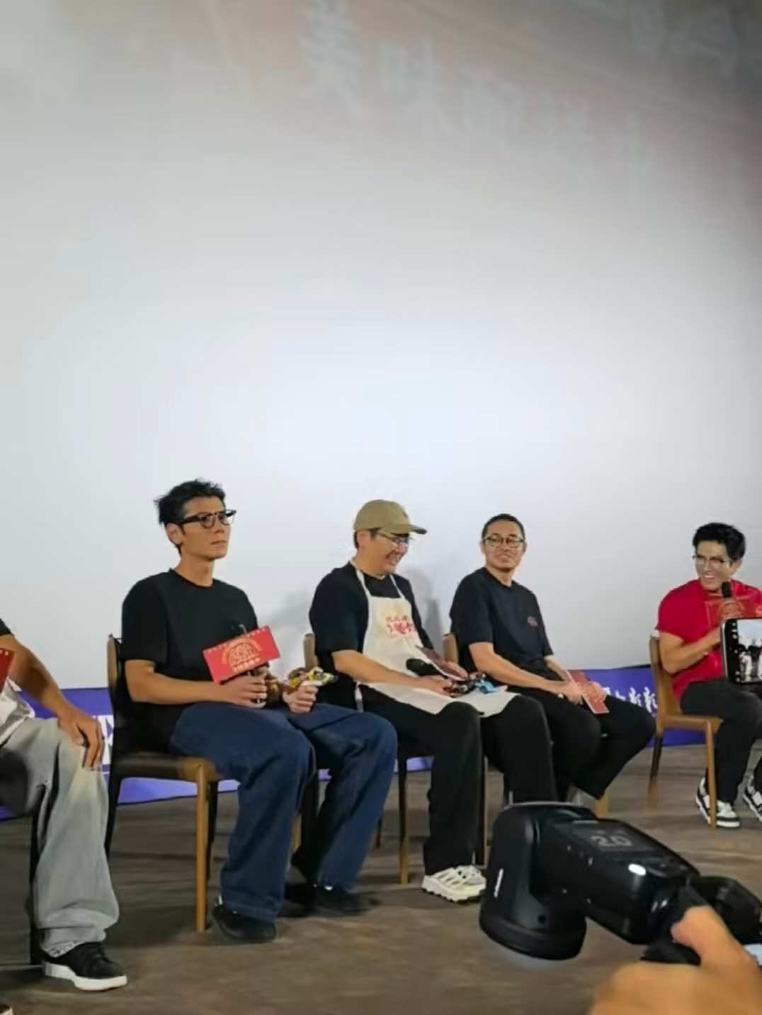 沈腾感谢吴京沈腾是观众心目中的最佳男主角沈腾被观众当面认证最佳男主角，配的大窑还