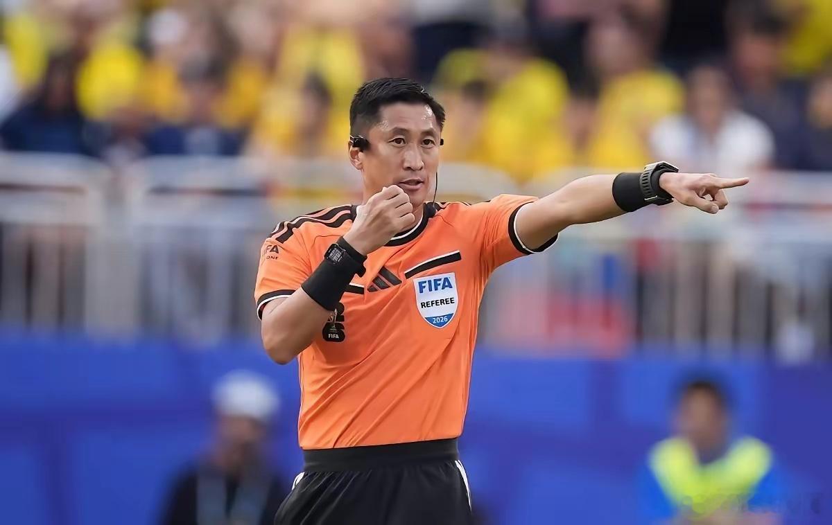FIFA国际足联官宣：中国裁判马宁，将在关键比赛中，担任第4官员。这也是美加墨世