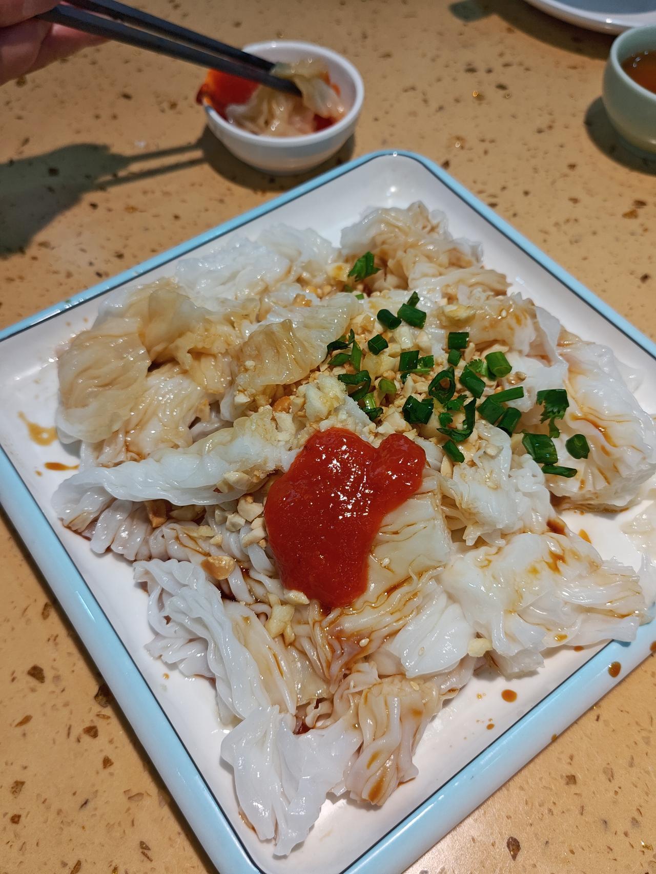 早茶，图2的现包北方水饺，特别好吃，姜葱水和的馅太到位了，饺子皮够薄，口感也好，