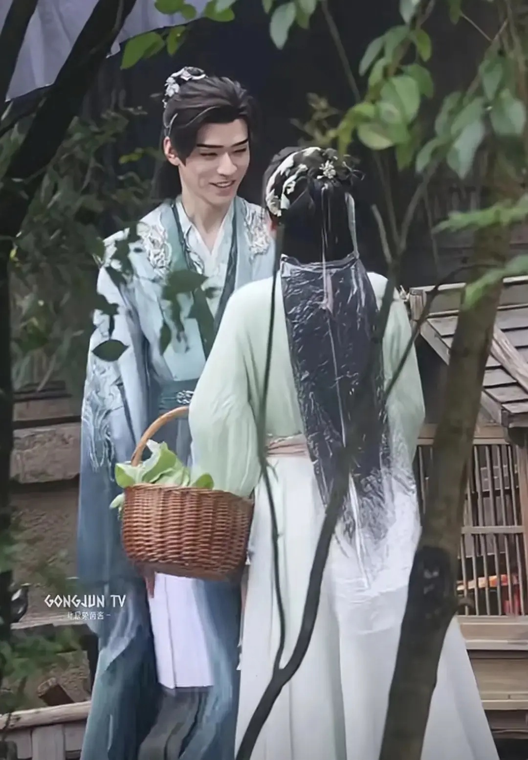 龚俊暗河传的妆造给人一种很有钱的感觉 ​​​