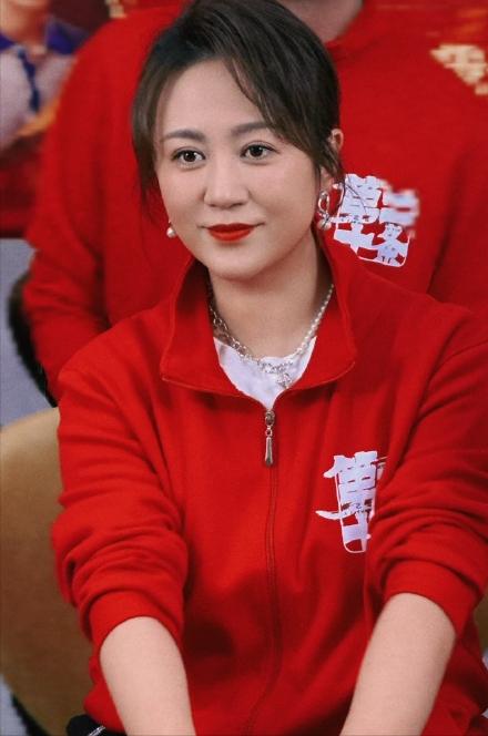 演员，马丽说，别人的继父我不清楚，我的继父真的太好了，当年考艺校，我妈妈都不同意
