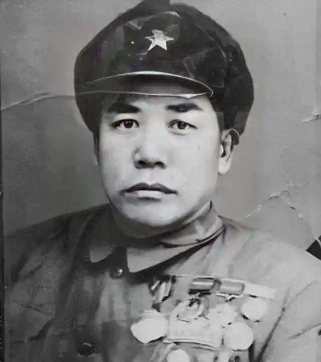 1955年大授衔，伟人翻看名册时忽然发问：“那位孤身刺死27名日寇的吕俊生，为何