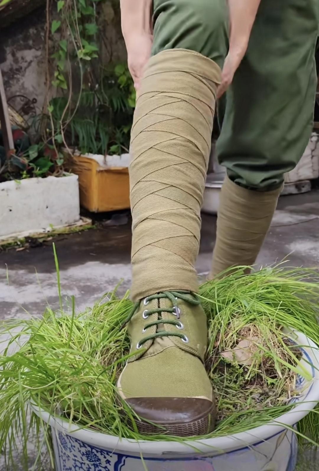 不懂就问啊！如图所示的腿上缠的绑带为什么现在军队里看不到了呢？这个绑带有什么作用