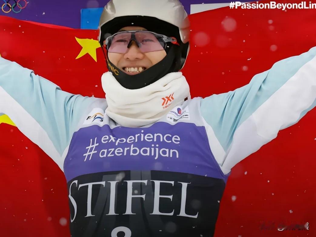 这就是米兰冬奥会冠军王心迪的妈妈，郭丽，50出头，容貌秀丽，端庄大方，优雅气质与