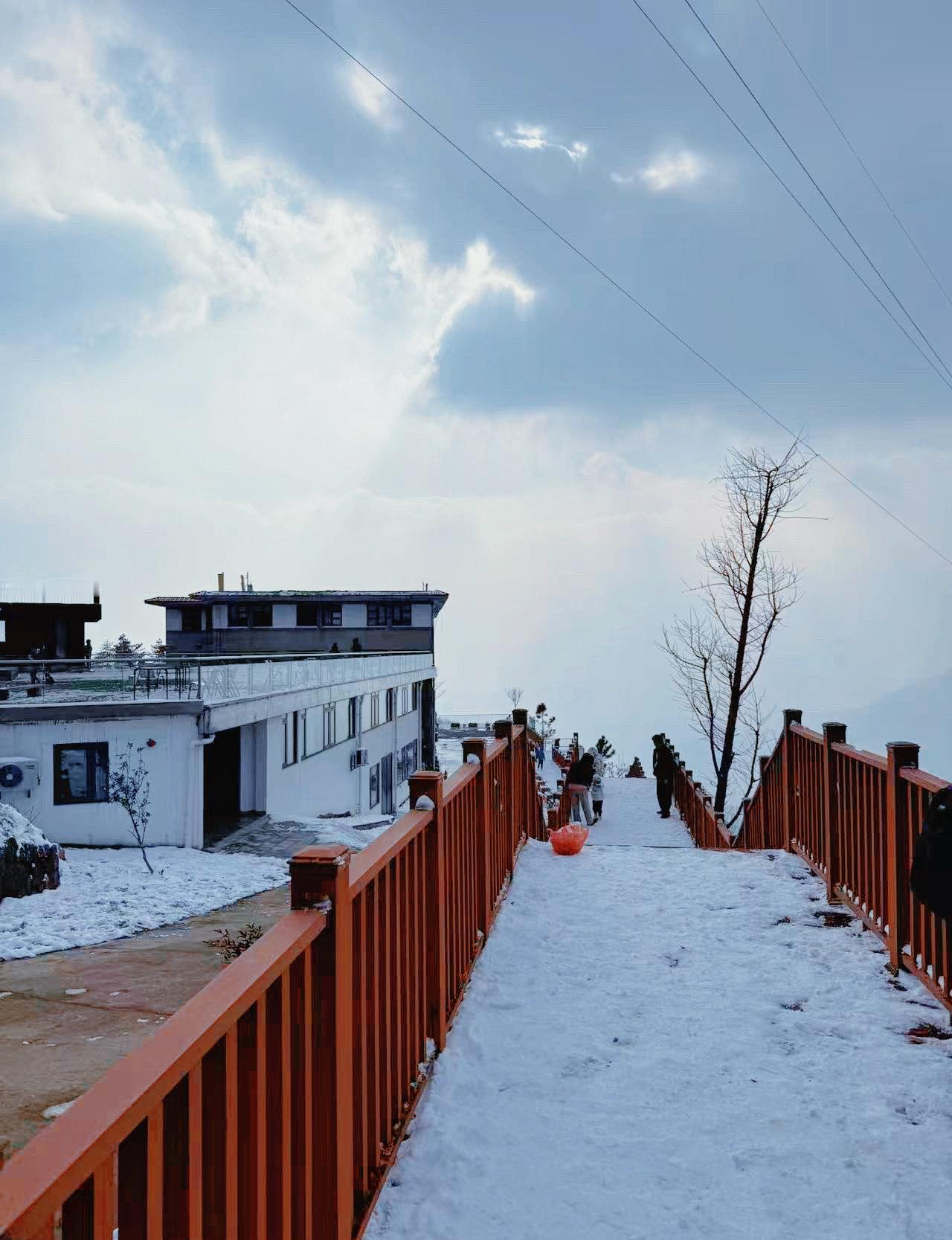 杭州！！2026的第一场雪
📍杭州 
哇！哇！哇！

2026年的第一天，杭州