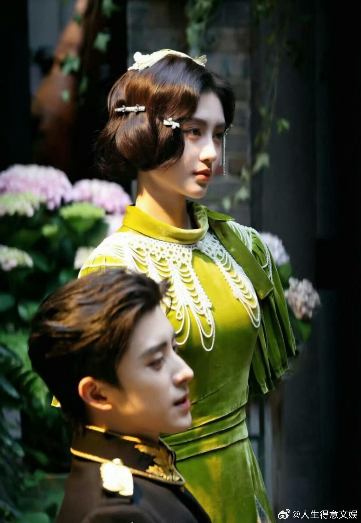 万花世界鞠婧祎敖瑞鹏同框万花世界鞠婧祎敖瑞鹏路透 好好看的两张脸
