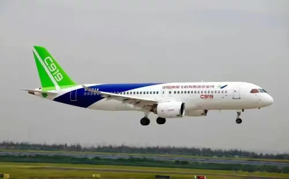 C919大卖！载止目前除国内定单外，还获得了3个国际订单共计37架客机
C919
