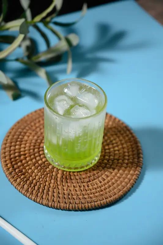 我超爱青提茉莉茶，简直是夏日消暑神器。三伏天燥热时来上一杯，温润清爽不寒凉。它用