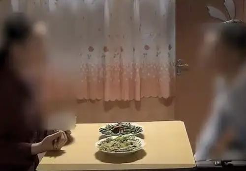 2025年11月21日19时，上海市奉贤区发生一起性骚扰侵权案件。女子鲍某因搬家